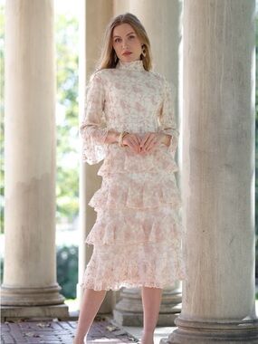 Elegant Tiered Lace Midi Dress in Blush Pink